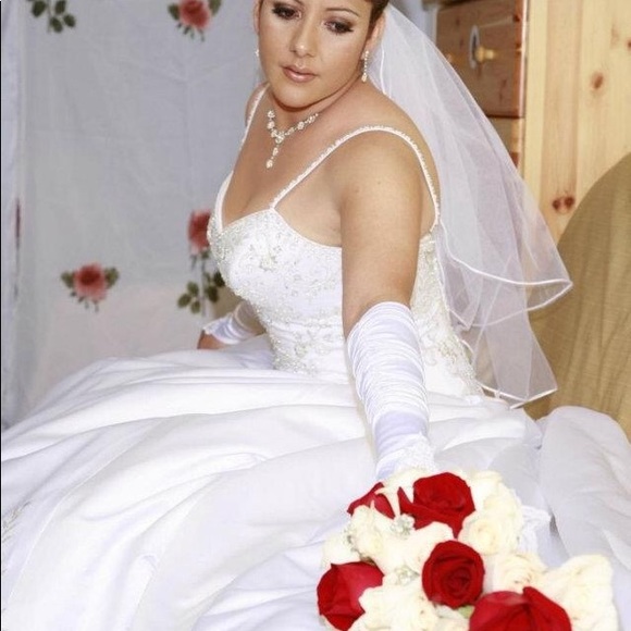 Wedding Dress - Picture 1 of 8
